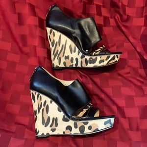 Black/leopard wedge sandals